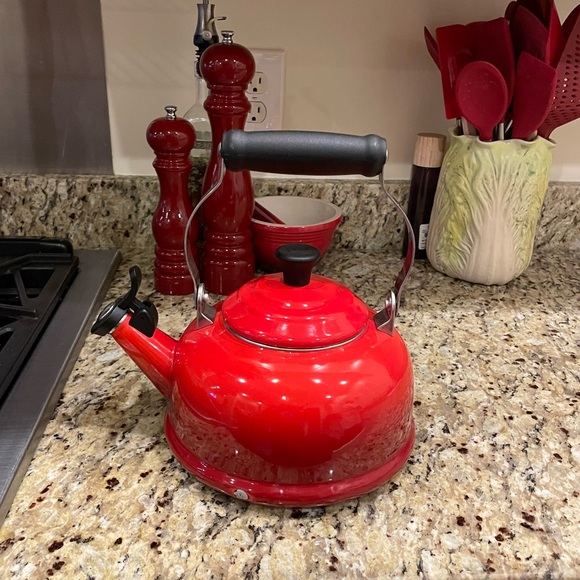 Le Creuset Large Tea Pot - Cherise Red 1.7 qt - Picture 8 of 12